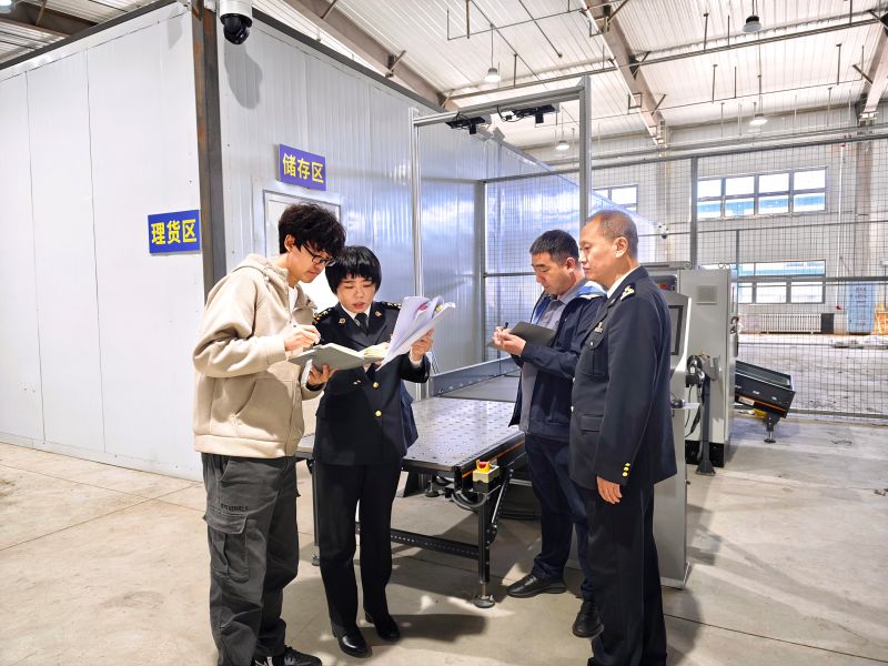 5月7日，满洲里机场海关对拟申请快递类海关监管作业场所的企业开展业务指导